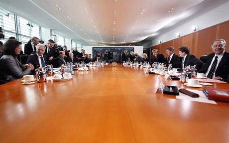 Должна ли Германия спасти центральную Европу или отказаться от евро вместе со всеми?